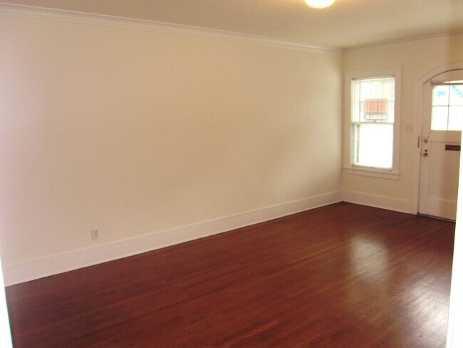 Interior Photo - Roanoke Court