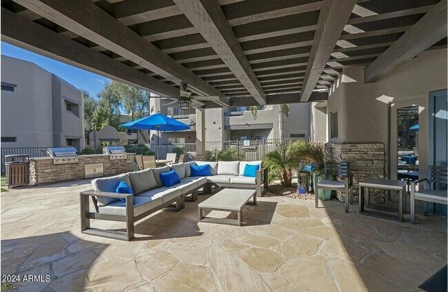 Building Photo - 9259 E Raintree Dr