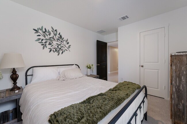 Building Photo - "NO RENT UNTIL SEP 1! Charming 4-Bedroom Oasis with 2 Full Baths in Converse - 1500 Sq Ft of Comf...