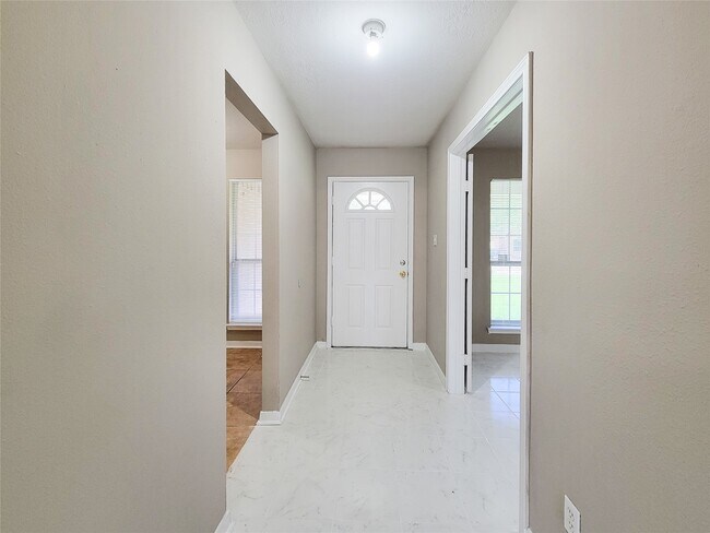 Building Photo - 5322 Rivergate Dr