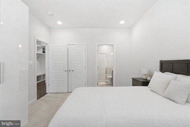 Building Photo - 4537 Plateau Dr