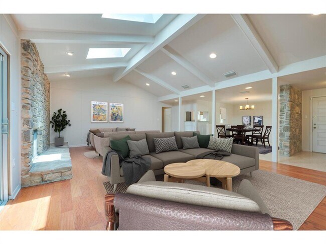 Building Photo - 6100 Mountainclimb Dr