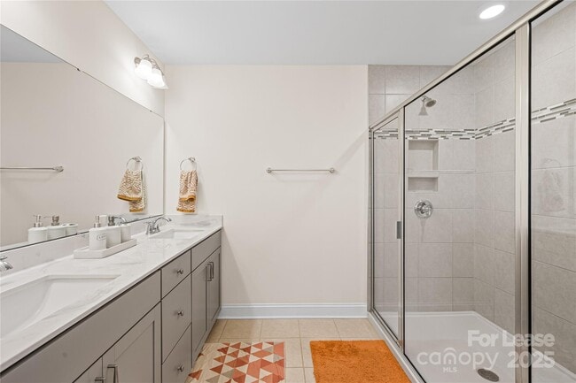 Building Photo - 10252 Glenmere Crk Cir