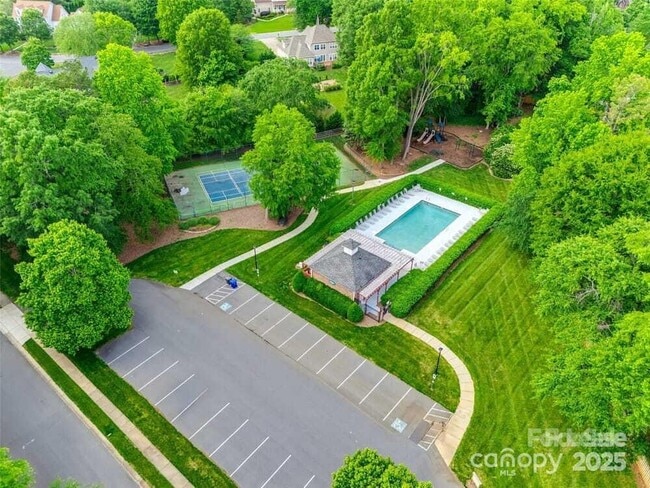 Building Photo - 6600 Barkley Farm Rd