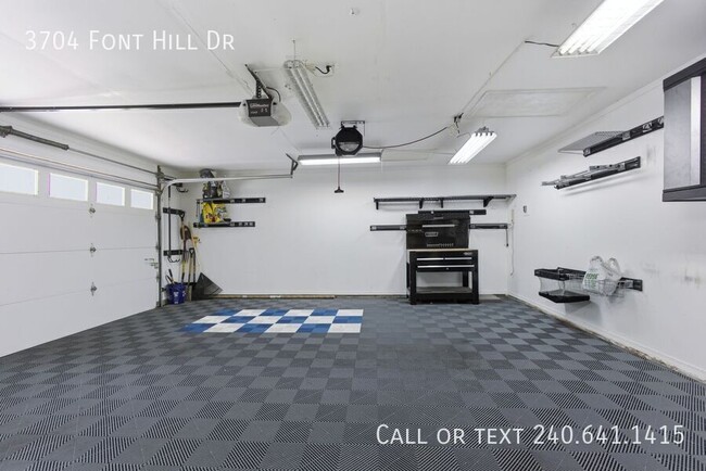 Building Photo - 3704 Font Hill Dr