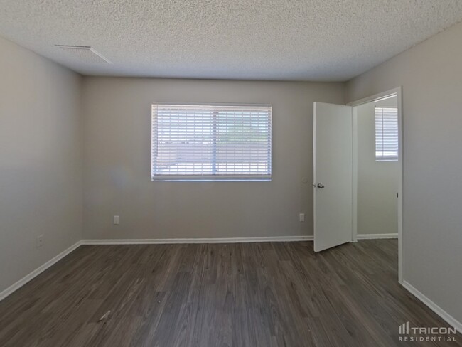 Building Photo - 3771 W Dalphin Rd