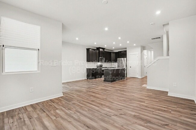 Building Photo - 9512 Munsing Dr