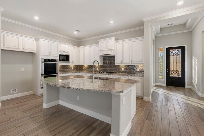Building Photo - 18855 Collins View Dr