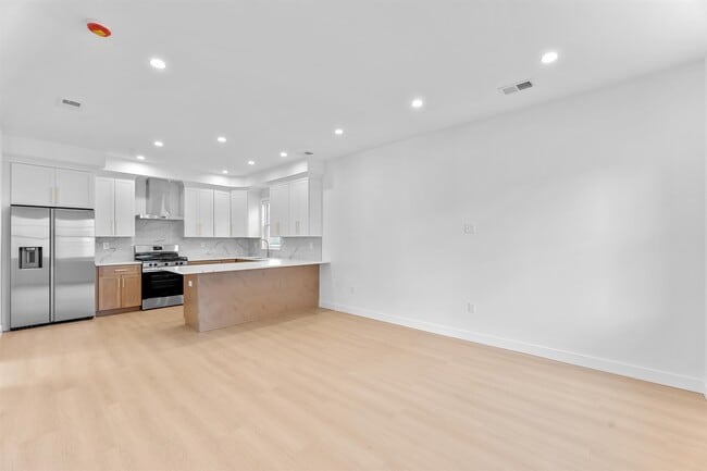 Building Photo - 6717 Madison St