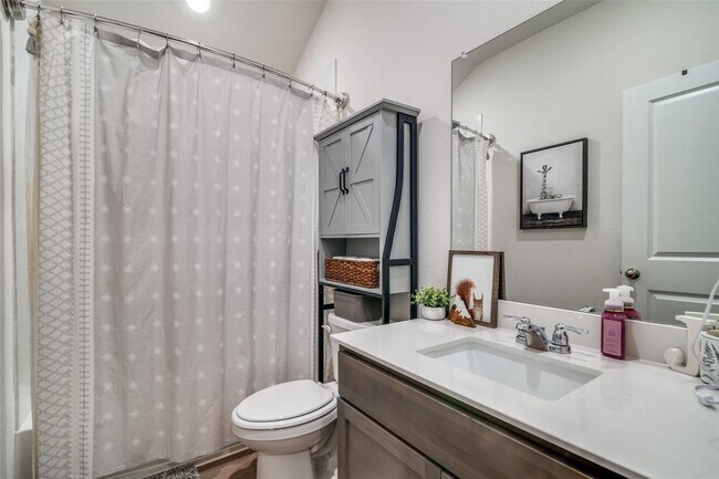 Building Photo - 911 Hay Loft Ln