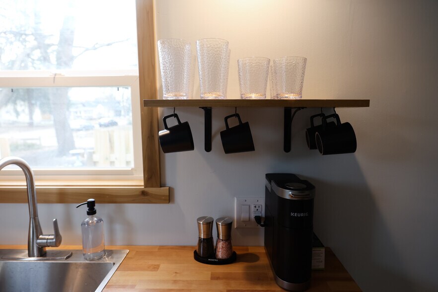 Building Photo - 5106 Rosslyn Ave