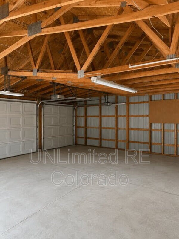 Building Photo - 410 Comanche St