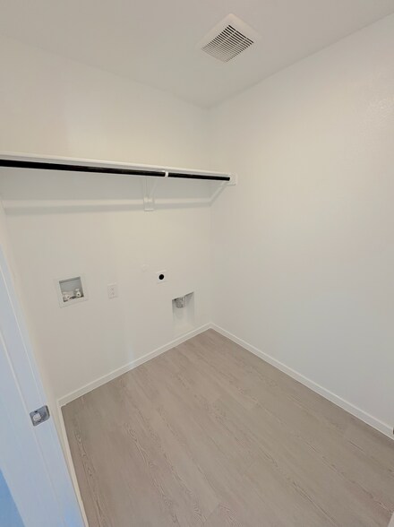Building Photo - 15020 Reyes Rd