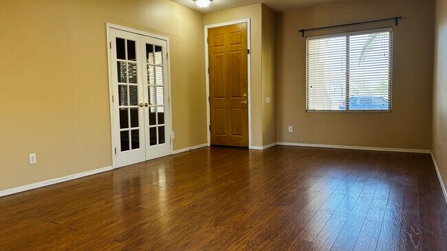 Building Photo - 839 E Las Colinas Pl