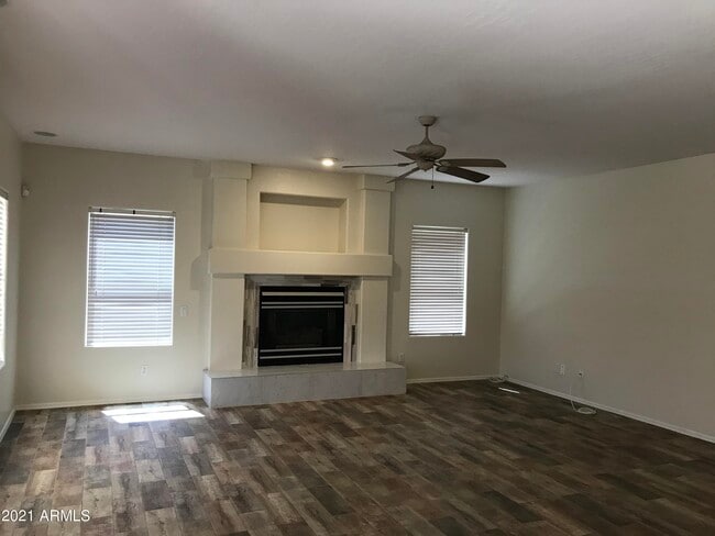 Building Photo - 5333 E Anderson Dr