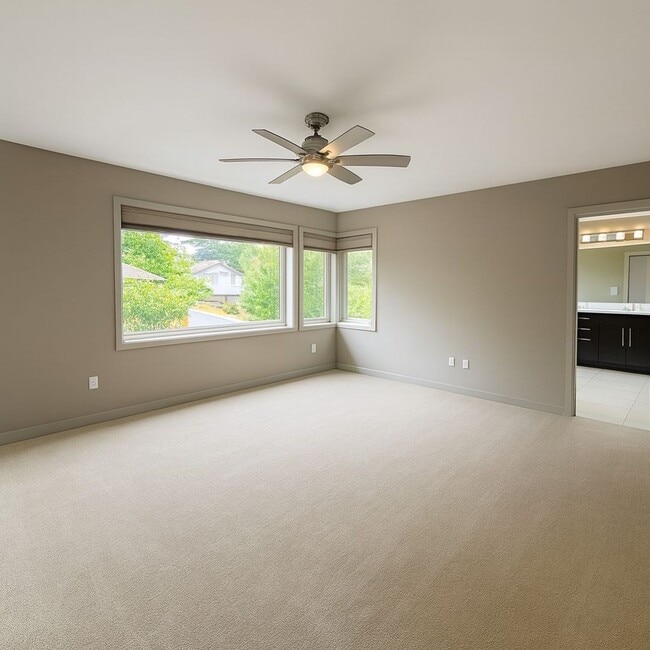 Building Photo - 4bd/2.75ba Renton House