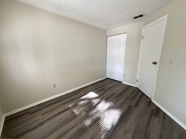 Building Photo - 4810 Sanoma Village