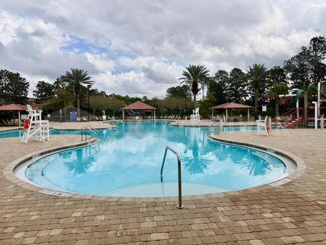 Building Photo - Beautiful 2BR Townhome in Amenity-Rich Fleming Island Community!!