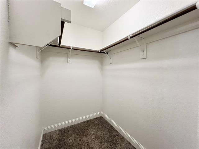 Building Photo - 5000-5002 Villas Dr