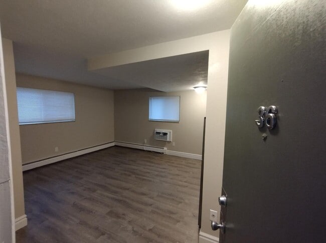 Building Photo - Studio apartment