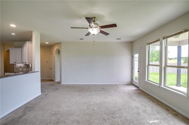 Building Photo - 226 Hot Spring Valley