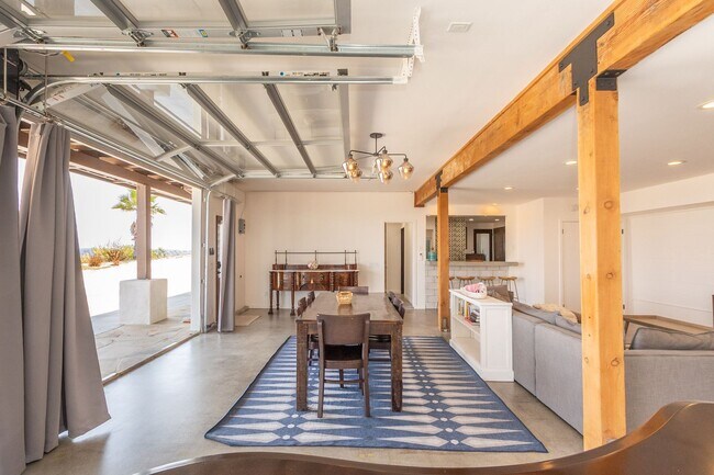 Building Photo - Spectacular Furnished 4 Bedroom/ 3 Bath Mid-Century Modern Retreat in Encinitas