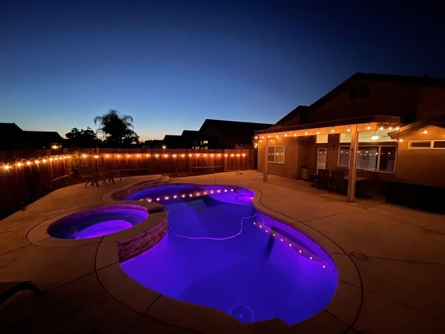 Building Photo - 9415 Godiva Ave