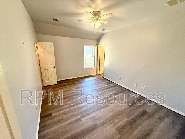 Building Photo - 520 S Castle Ridge Ln
