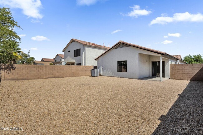 Building Photo - 509 E Daniella Dr