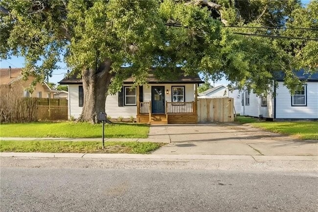 Building Photo - Friscoville Ave