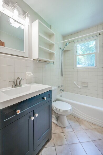 Building Photo - 531 Rosedale Ave