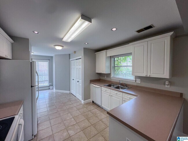 Building Photo - 1057 Wyndham Ln
