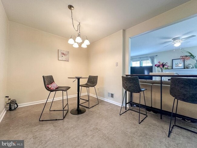 Building Photo - 14358 Haysickle Ct