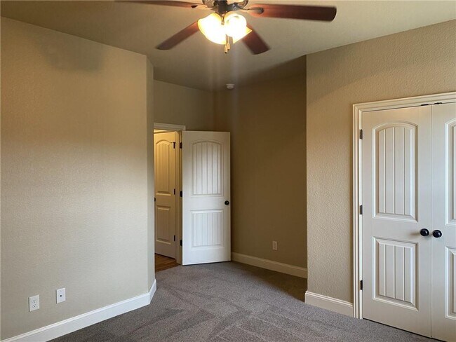 Building Photo - 6202 W Sage Dr