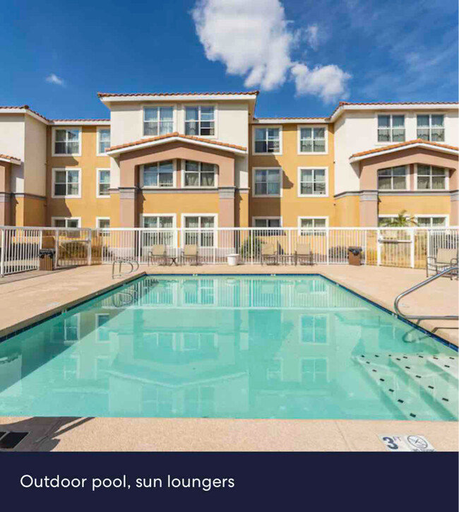 Building Photo - 9880 N Scottsdale Rd
