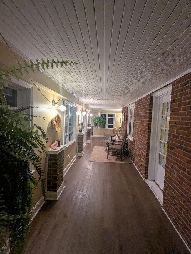 Building Photo - 4 bedroom 2 bath house in Blacksburg VA