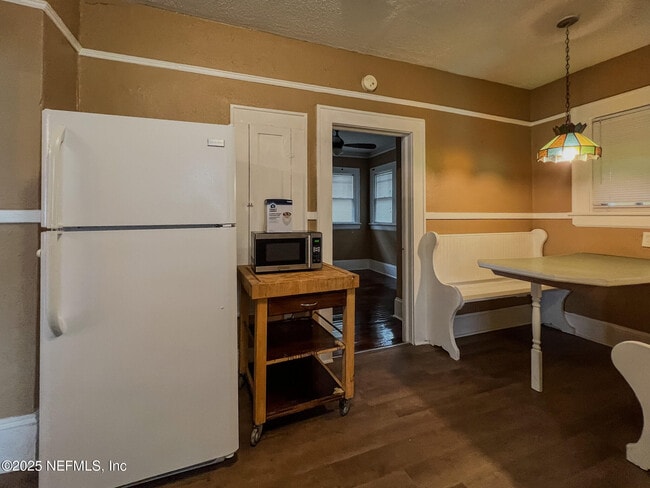 Building Photo - 2806 College St