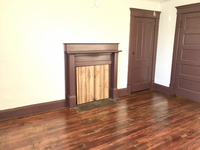 Building Photo - 103 Locust St