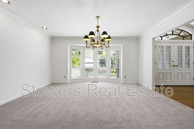 Building Photo - 618 Banister Ln