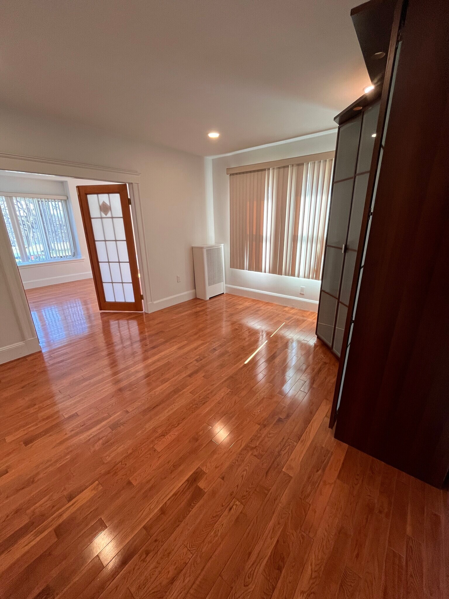 Building Photo - 121 Shore Dr