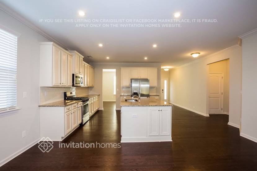 Building Photo - 11326 Cedarvale Farm Pkwy