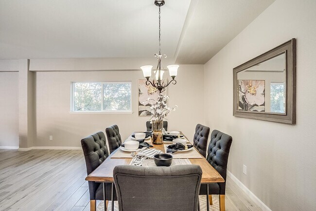 Building Photo - 351 E Thomas Rd