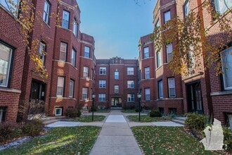 Building Photo - 4 bedroom in Chicago IL 60657