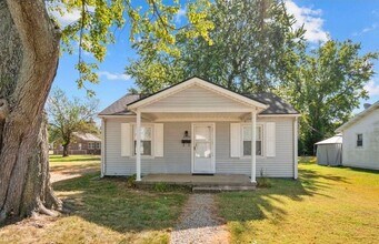 Building Photo - 2 Bed • 1 Bath • Central Location