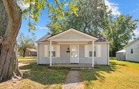 Building Photo - 2 Bed • 1 Bath • Central Location