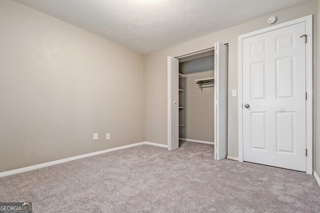 Building Photo - 1379 Robin Hill Dr