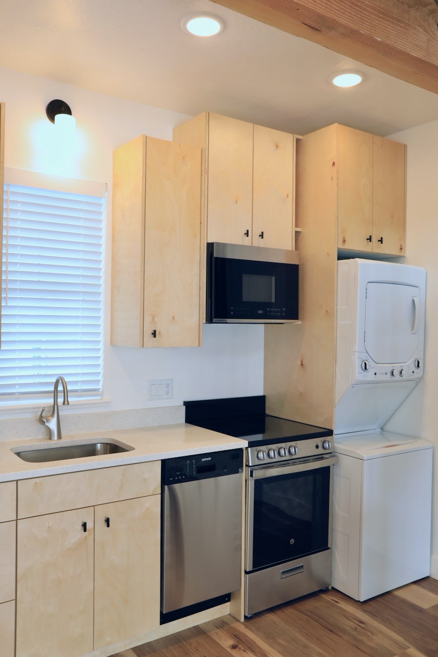 Kitchen & Laundry - 96 S 100 E