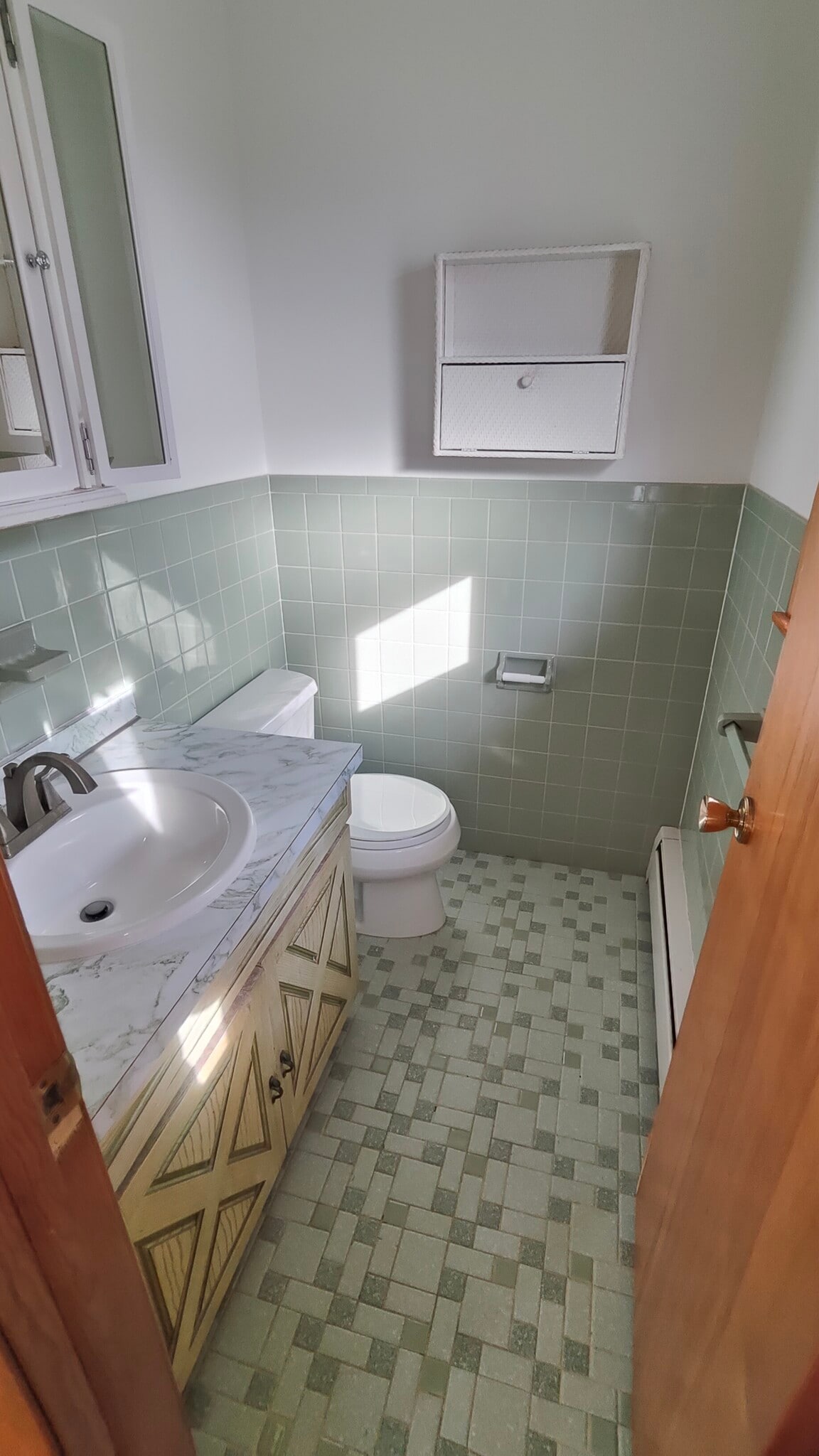 Master half bath - 21 Rose St