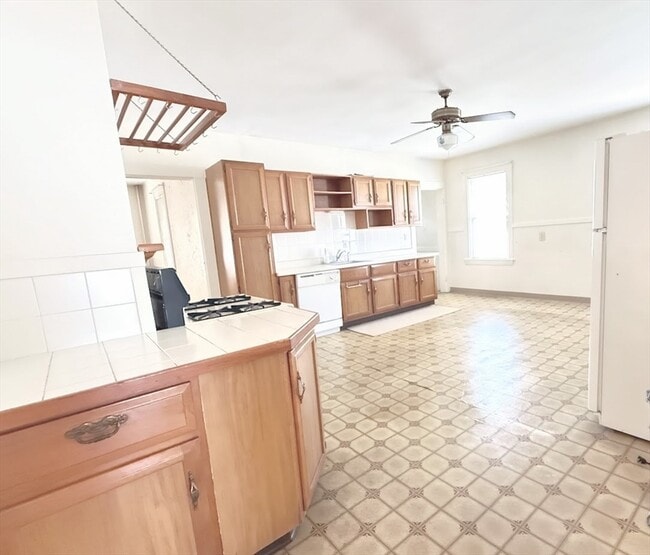 Building Photo - 33 Cook St