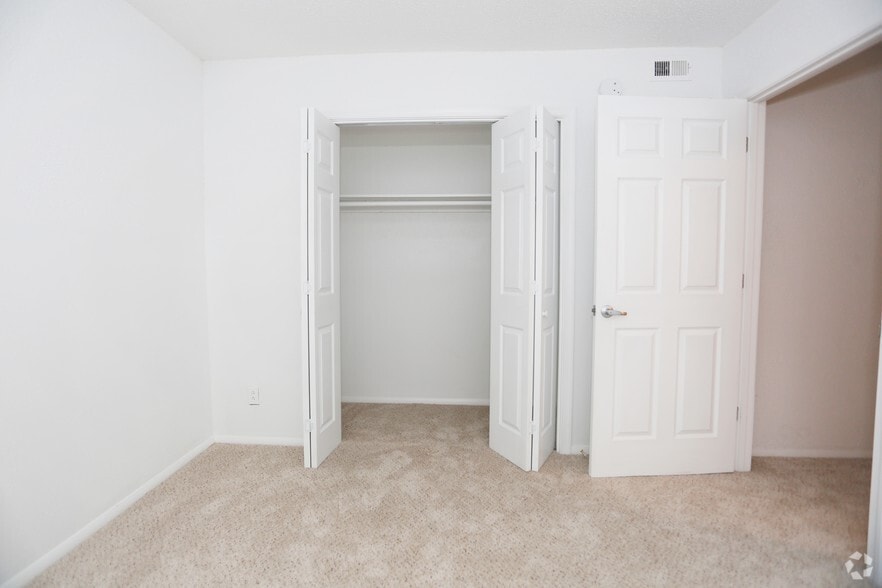 2BR 1 1/2 BA - Park's Edge Apartments